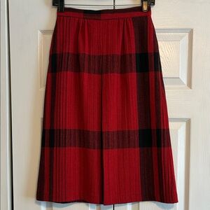 Vintage Chic Red and Black Plaid A-Line Skirt with Gorgeous Front Pleat